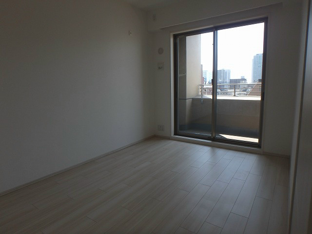 ベッドルーム：収納たっぷりの寝室です。